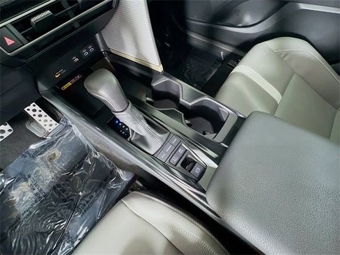 Used 2025 Toyota Camry SE image 24