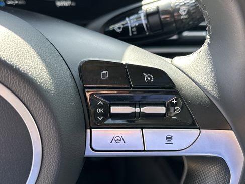 Used 2022 Hyundai Elantra Limited image 23