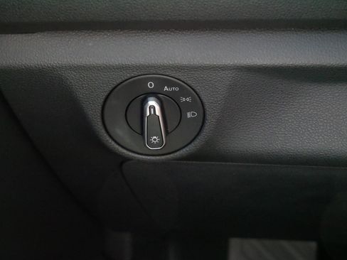 Used 2023 Volkswagen Jetta SE w/ Panoramic Sunroof Package FWD image 26
