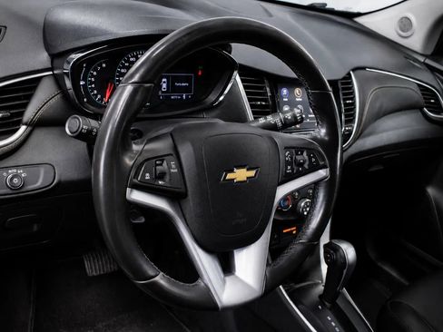Used 2021 Chevrolet Trax LT w/ Driver Confidence Package FWD image 10