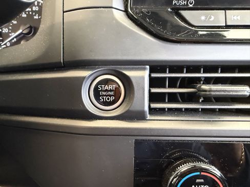 Used 2024 Nissan Pathfinder S image 22