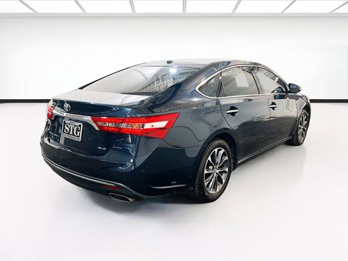 Used 2018 Toyota Avalon XLE w/ Carpet Mat Package FWD image 4