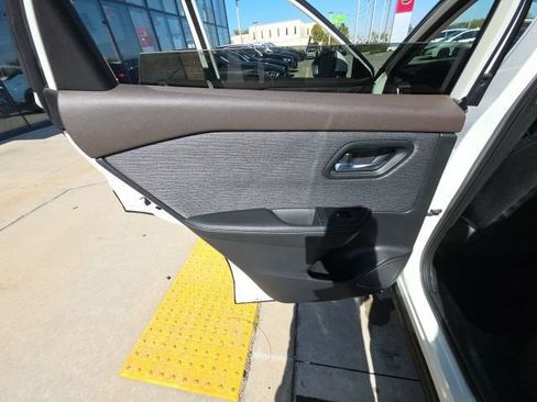 Used 2021 Nissan Rogue SV image 23