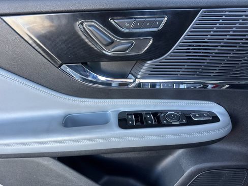 Used 2022 Lincoln Corsair FWD image 11
