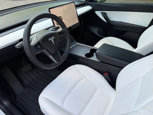 Used 2021 Tesla Model Y Long Range AWD/4WD image 15