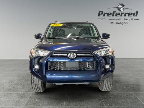 Used 2021 Toyota 4Runner SR5 Premium w/ Moonroof Package AWD/4WD image 11