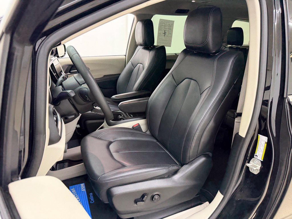 Used 2024 Chrysler Pacifica Touring-L FWD image 20