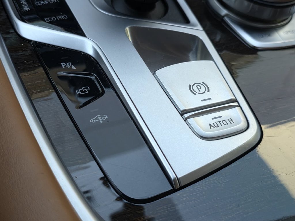 Used 2020 BMW 740i w/ Premium Package RWD image 31