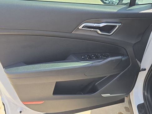 New 2026 Kia Sportage LX FWD image 17