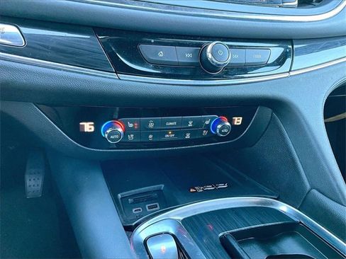 Used 2024 Buick Enclave Premium image 23
