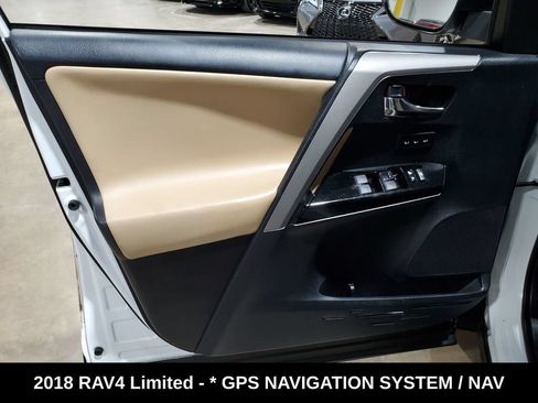 Used 2018 Toyota RAV4 Limited FWD image 8