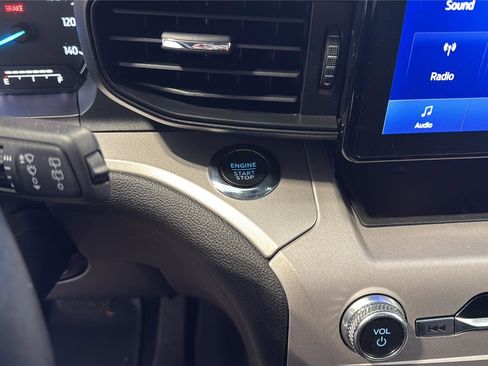 Used 2023 Ford Explorer XLT RWD image 21