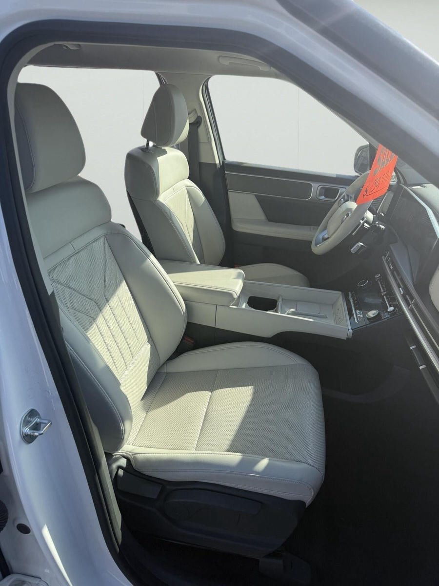 Used 2025 Hyundai Santa Fe SEL AWD/4WD image 29