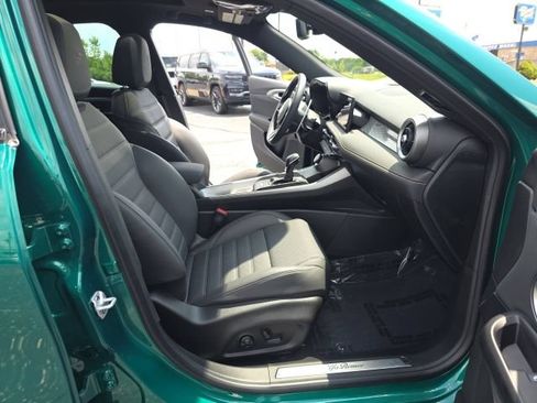 Used 2025 Alfa Romeo Tonale w/ Premium Package AWD/4WD image 30