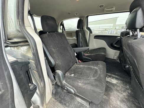Used 2012 Dodge Grand Caravan SXT image 22