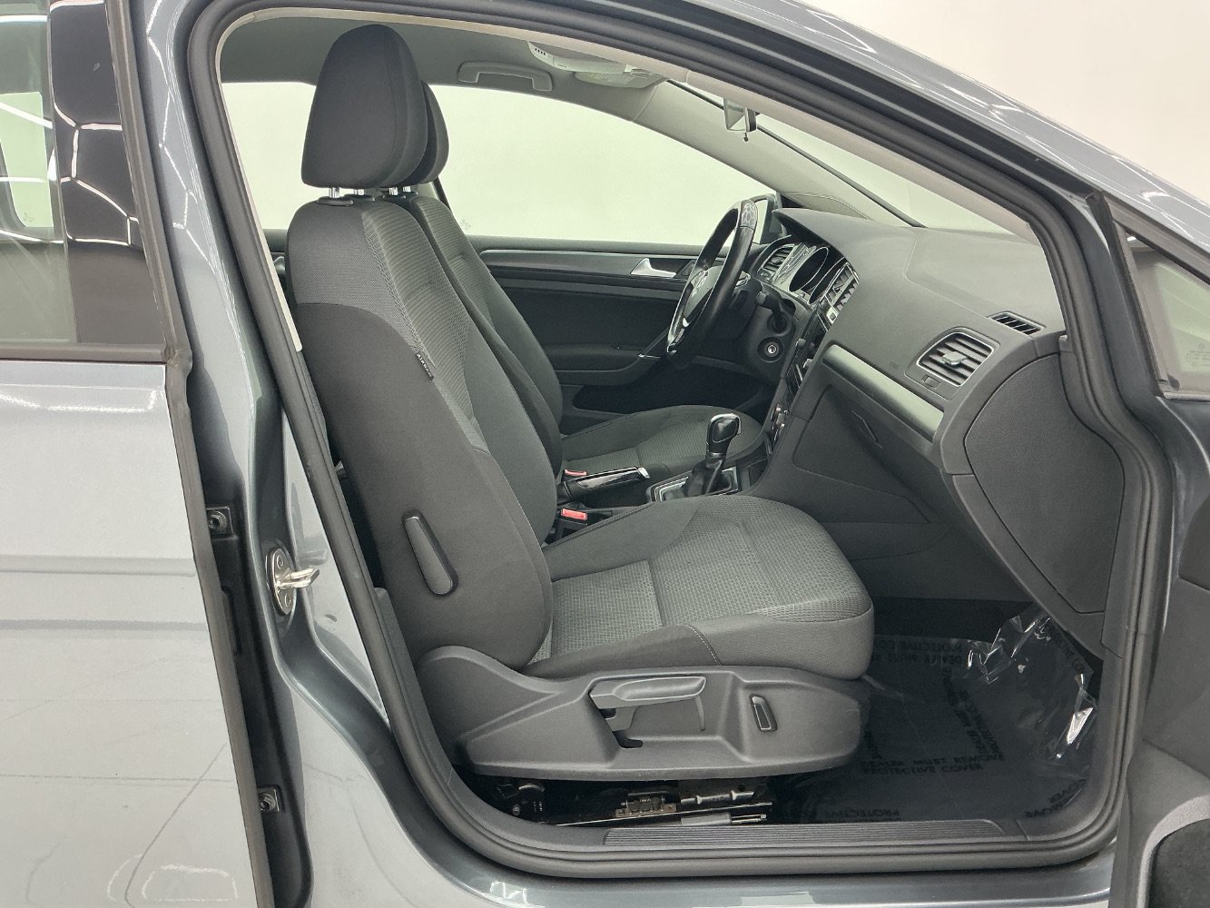 Used 2019 Volkswagen Golf S AWD/4WD image 15