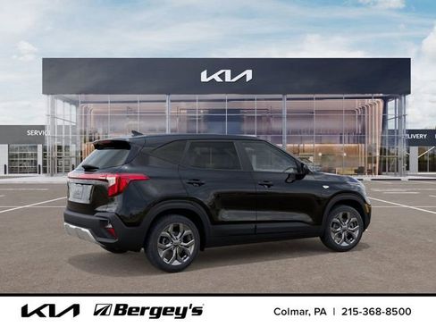 Certified 2026 Kia Seltos LX FWD image 8