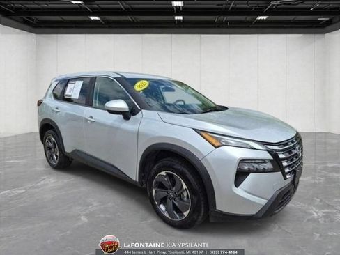 Used 2025 Nissan Rogue SV FWD image 7