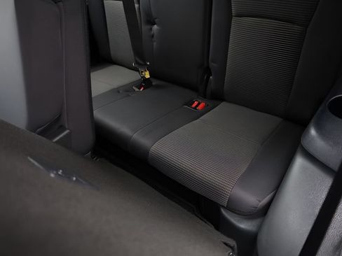 Used 2023 Toyota Highlander LE AWD/4WD image 24