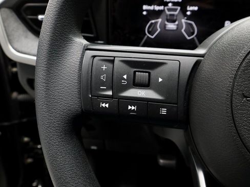 Used 2025 Nissan Kicks SV image 27