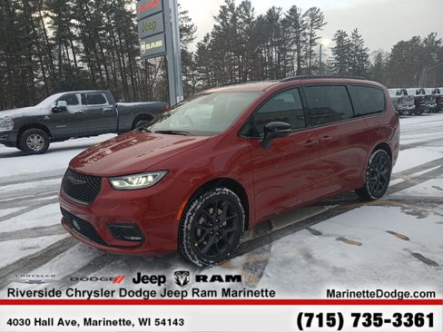 New 2026 Chrysler Pacifica Limited w/ S Appearance Package image 4