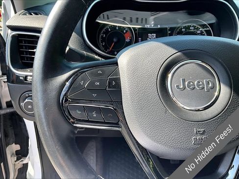 Used 2019 Jeep Cherokee Latitude Plus AWD/4WD image 13