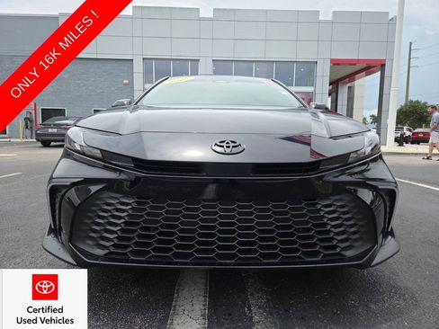 Used 2025 Toyota Camry SE FWD image 2