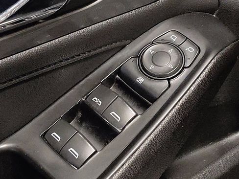 Used 2023 Chevrolet Traverse LT image 27