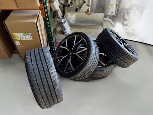 Used 2024 Volkswagen Golf R AWD/4WD image 36