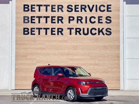 Used 2023 Kia Soul LX w/ LX Technology Package FWD image 1