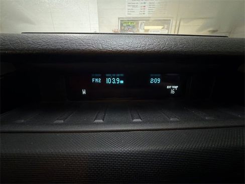 Used 2011 Ford F150 XLT w/ XLT Chrome Pkg image 16