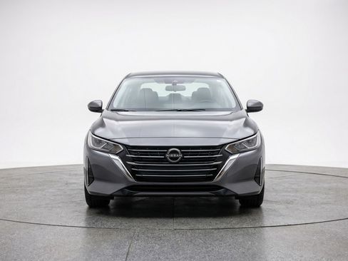 Used 2025 Nissan Sentra S FWD image 2