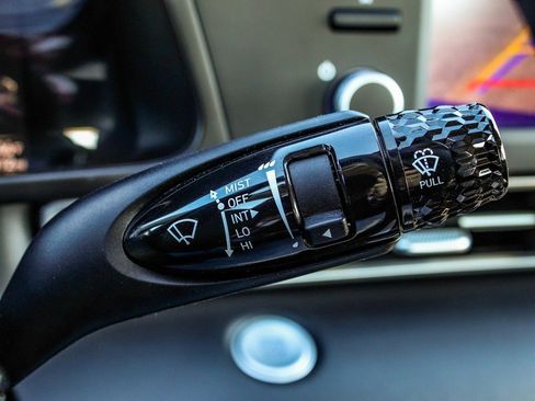 Used 2023 Hyundai Elantra SEL image 29