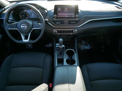 Used 2024 Nissan Altima 2.5 SV image 15