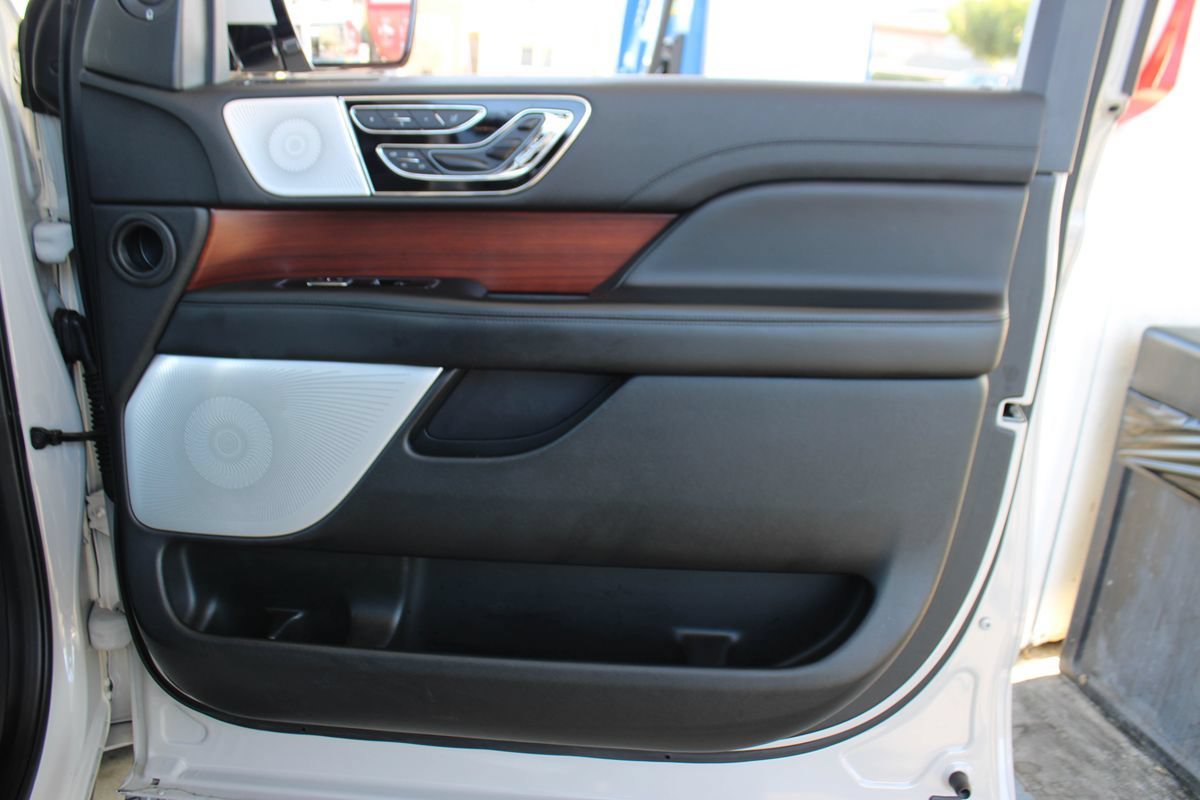 Used 2020 Lincoln Navigator L Reserve w/ Equipment Group 208A Reserve AWD/4WD image 47