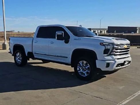 Used 2024 Chevrolet Silverado 2500 High Country w/ Z71 Off-Road Package AWD/4WD image 2