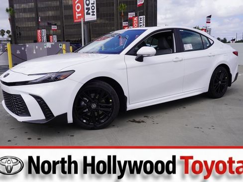 Used 2026 Toyota Camry SE FWD image 1