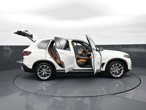 Used 2026 BMW X5 xDrive40i w/ Premium Package AWD/4WD image 35