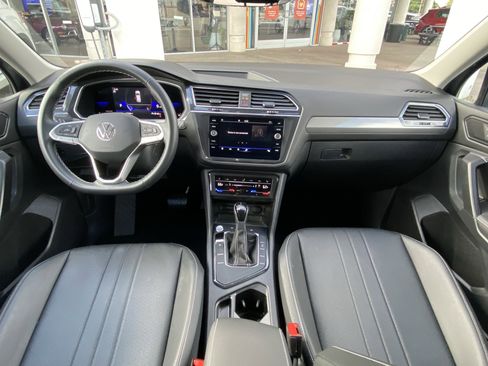 Certified 2023 Volkswagen Tiguan SE FWD image 19