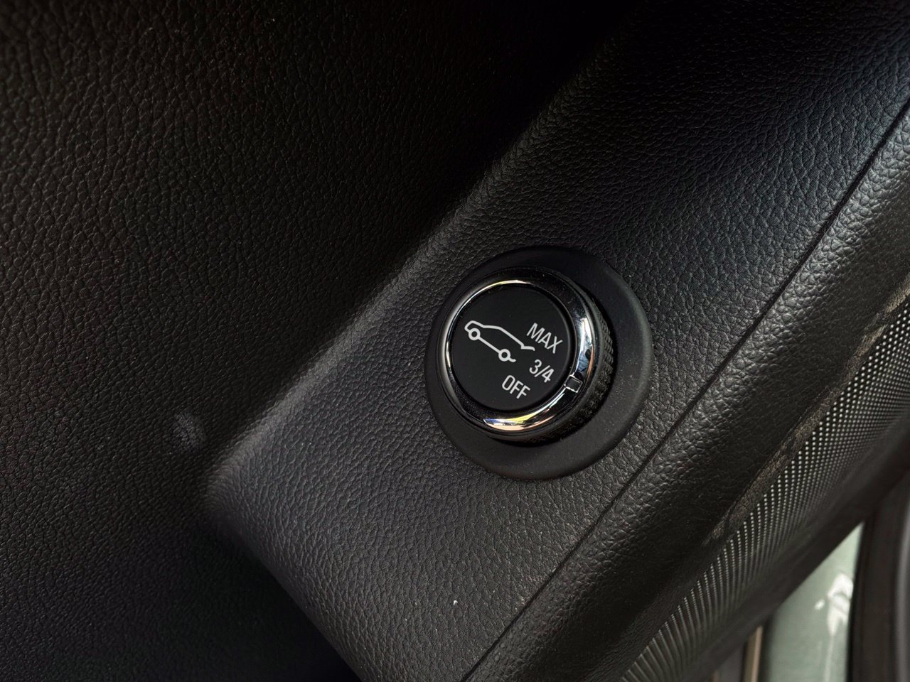 Used 2023 Chevrolet Traverse LT FWD image 26