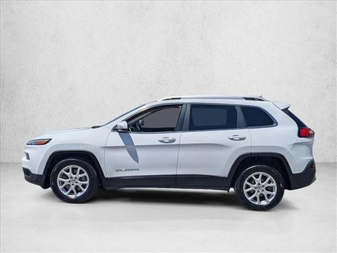 Used 2016 Jeep Cherokee Latitude FWD image 9