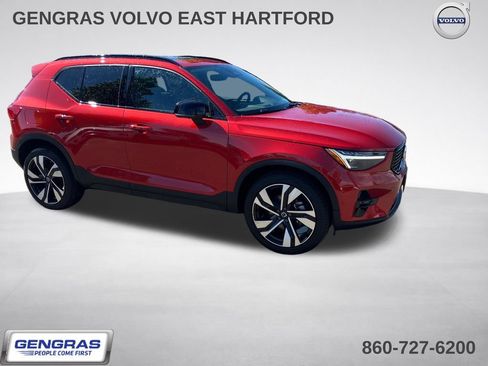 Certified 2025 Volvo XC40 B5 Ultra AWD/4WD image 1