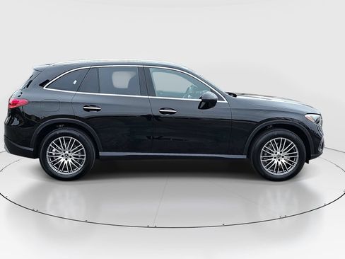 Used 2026 Mercedes-Benz GLC 300 image 4