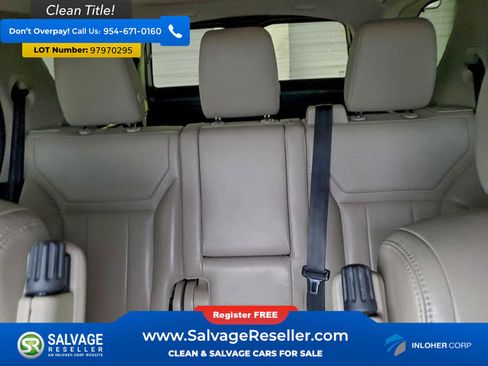 Used 2020 Land Rover Discovery Landmark image 13