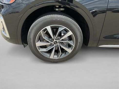 Used 2023 Audi Q5 2.0T Premium w/ Convenience Package AWD/4WD image 9