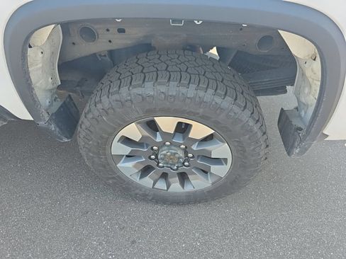 Used 2024 Chevrolet Silverado 2500 Custom w/ Custom Convenience Package AWD/4WD image 8