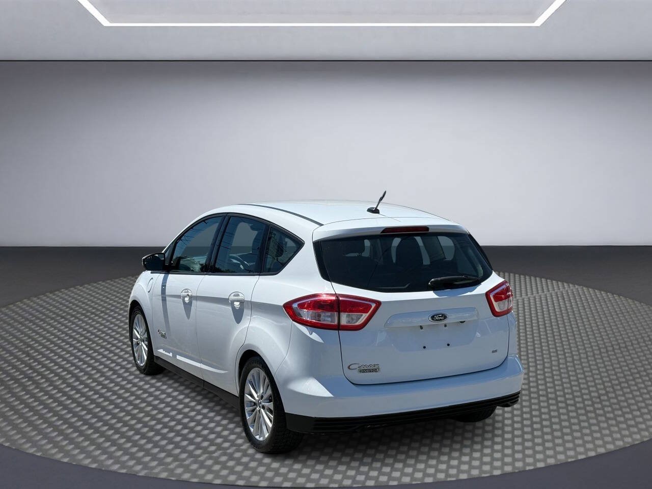 Used 2017 Ford C-MAX Energi SE w/ Interior Protection Package FWD image 5