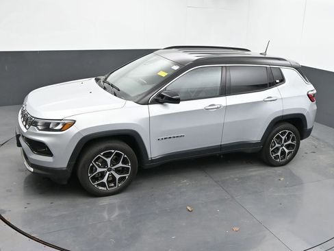 Used 2025 Jeep Compass Limited AWD/4WD image 40