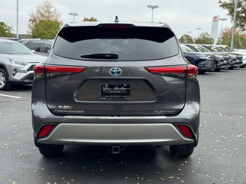 Used 2021 Toyota Highlander Platinum image 11