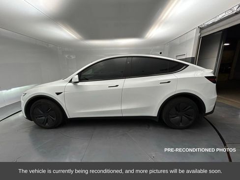 Used 2026 Tesla Model Y Long Range image 2